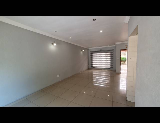 3 BEDROOM FREEHOLD FOR SALE IN BRACKENDOWNS